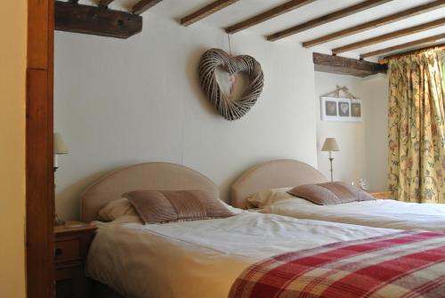Llit o llits en una habitació de Frith Farm House Cottages