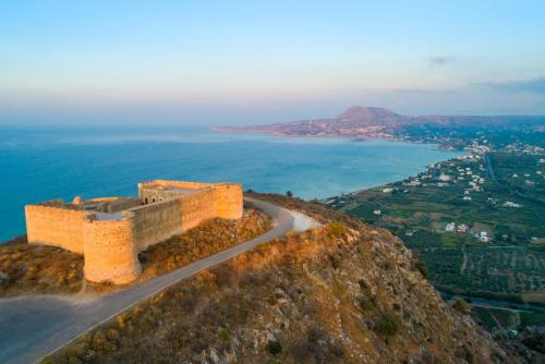 a castle on top of a hill next to the ocean at Villa Konstantina in Exopoli