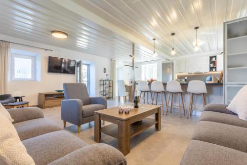 Χώρος καθιστικού στο Villa Constadina Large Private Pool AC WiFi