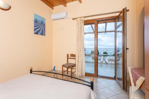 Ένα ή περισσότερα κρεβάτια σε δωμάτιο στο Villa Aetos