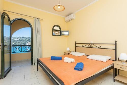 a bedroom with a large bed and a large window at Thanasis in Dalietátika