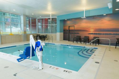 a swimming pool in a building with a pooliterator at Hampton Inn & Suites Erie Bayfront in Erie