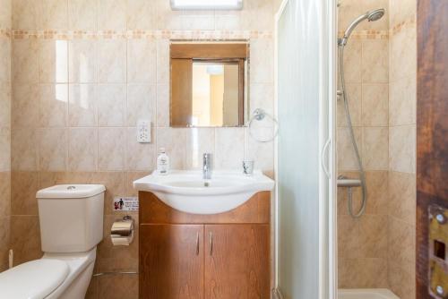 Ένα μπάνιο στο Villa Rose