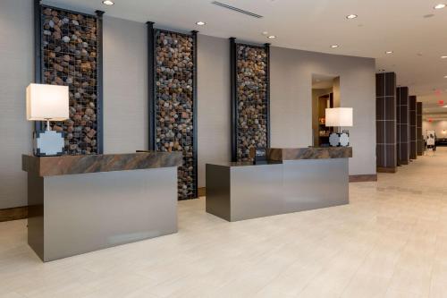 Posezení v ubytování DoubleTree by Hilton Evansville