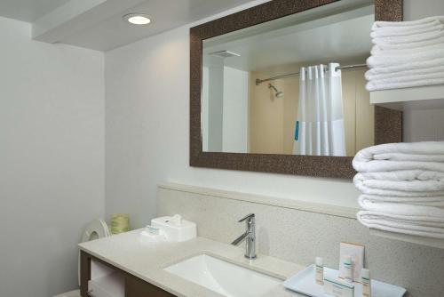Ένα μπάνιο στο Hampton Inn Goldsboro