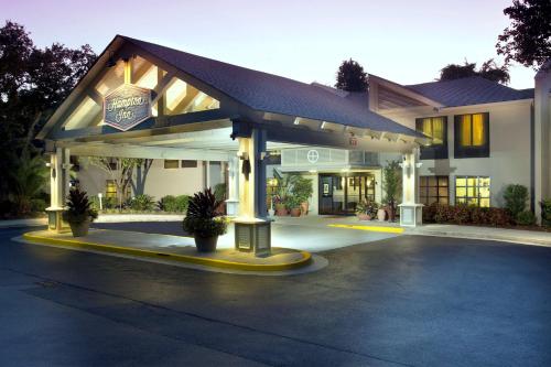 Bangunan di mana terletaknya hotel