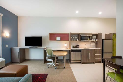 a room with a kitchen and a living room at Home2 Suites by Hilton Houston Bush Intercontinental Airport Iah Beltway 8 in Houston