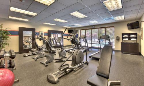 a gym with treadmills and ellipticals in a room at Hampton Inn Wilmington University Area in Wilmington
