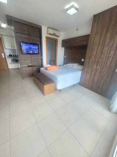 a bedroom with a bed and a tv in it at Saint Moritz Express vista Esplanada By Rei dos Flats in Brasilia