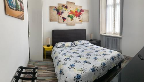 a bedroom with a bed with a blue and white comforter at Casa Bricca in Pianezza