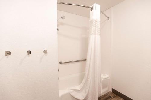 Ένα μπάνιο στο Hampton Inn by Hilton of Kuttawa Eddyville