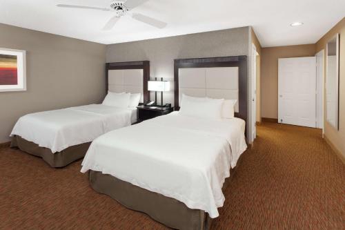 Katil atau katil-katil dalam bilik di Homewood Suites Lafayette