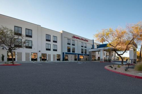 an empty parking lot in front of a building at Hampton Inn & Suites Las Vegas-Henderson in Las Vegas