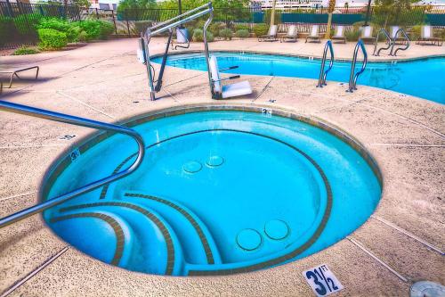 a swimming pool with a blue tub in the middle at Hampton Inn & Suites Las Vegas-Henderson in Las Vegas