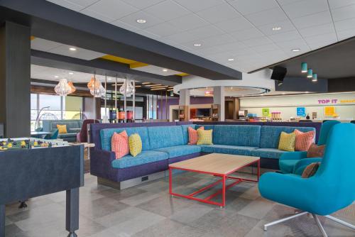 Coin salon dans l'établissement Tru By Hilton Toronto Airport West