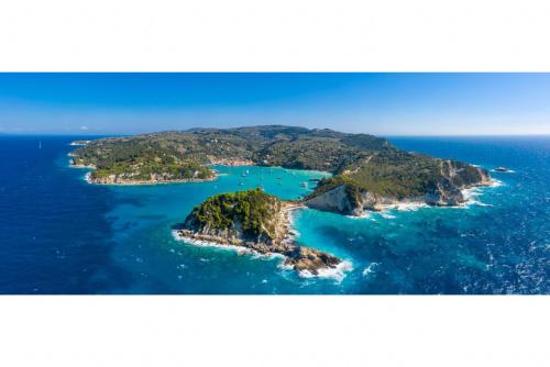 an island in the middle of the ocean at Flora Maisonettes 2 in Gaios