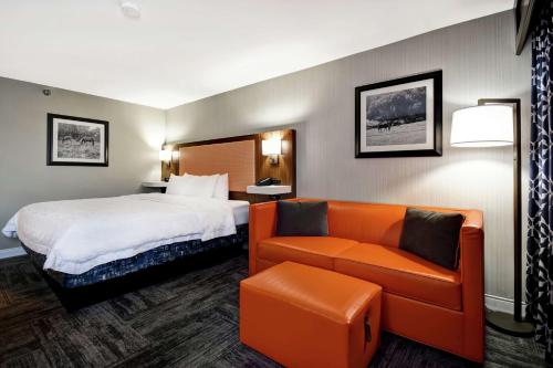 a hotel room with a bed and a couch at Hampton Inn Lexington I-75 in Lexington
