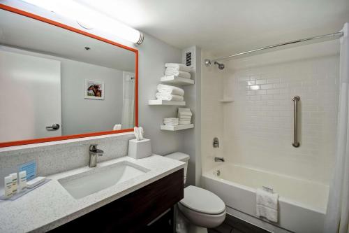 a bathroom with a tub and a sink and a toilet at Hampton Inn Lexington I-75 in Lexington