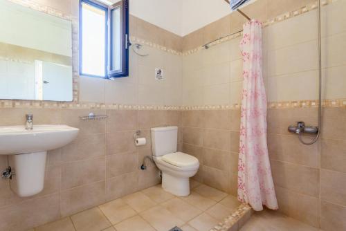 Bilik mandi di Kefalas Villas Collection