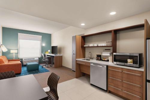 Kuchyň nebo kuchyňský kout v ubytování Home2 Suites By Hilton Lancaster