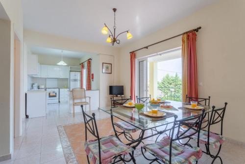 Кухня или мини-кухня в Ionian Sea Villas
