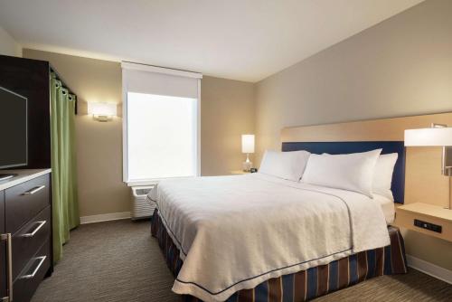 Postel nebo postele na pokoji v ubytování Home2 Suites By Hilton Leavenworth Downtown