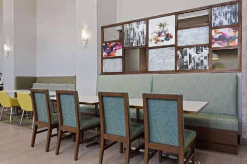 Hampton Inn & Suites Orlando International Drive North Image