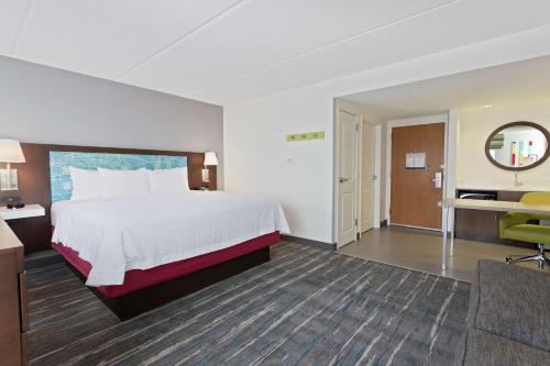 Hampton Inn & Suites Orlando International Drive North Image