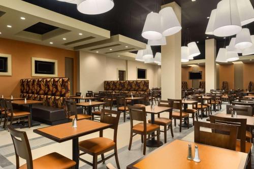 Embassy Suites by Hilton Orlando Lake Buena Vista South photo 64