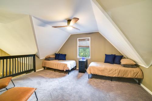 Postel nebo postele na pokoji v ubytování Stunning Valdosta A-Frame Home with Private Pool!