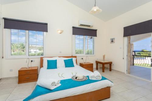 Ένα ή περισσότερα κρεβάτια σε δωμάτιο στο Villa Thea