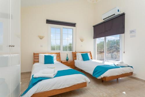 เตียงในห้องที่ Villa Thea