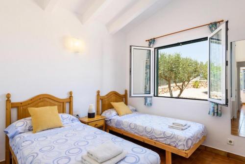 A bed or beds in a room at Eulalia Dos