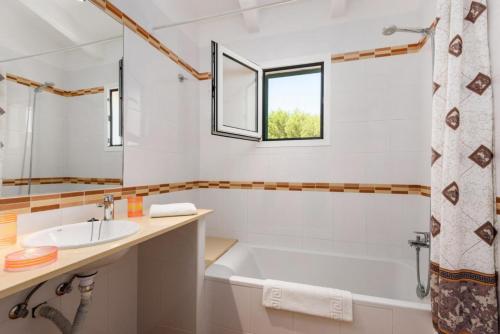 A bathroom at Eulalia Dos