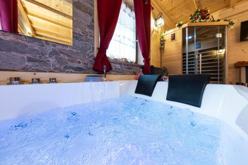 a table in a room with water on it at AL RANCH WELLNESS CADORE DOLOMITI APARTMENTS vicino Cortina Olimpiadi 2026 e Misurina Tre Cime Lavaredo in Pieve di Cadore