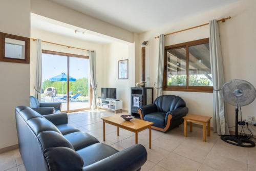 Χώρος καθιστικού στο Blue Bay Villa Dimitris