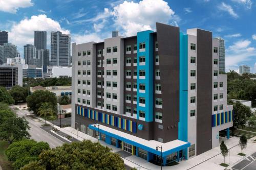 Tru By Hilton Miami West Brickell Image