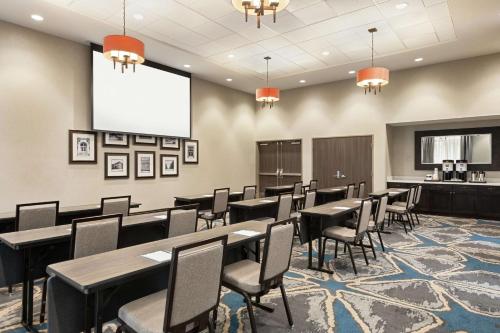 Hampton Inn Suites Kansas City Downtown Crossroads Image
