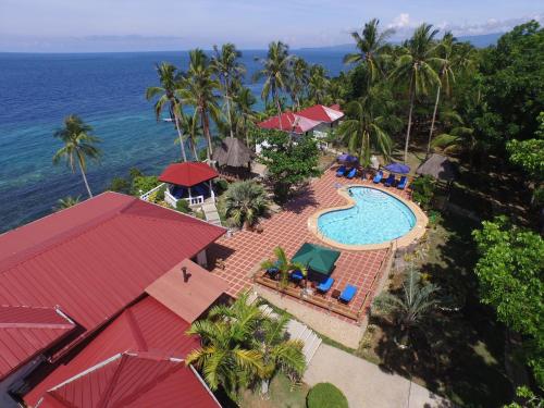 Gallery image of Blue Star Dive and Resort in Anda