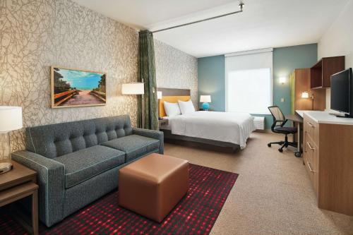 Postel nebo postele na pokoji v ubytování Home2 Suites By Hilton Palm Bay I 95