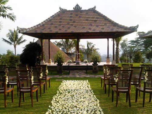 a row of chairs and a gazebo with a altar at Bagus Jati Health & Wellbeing Retreat in Tegalalang