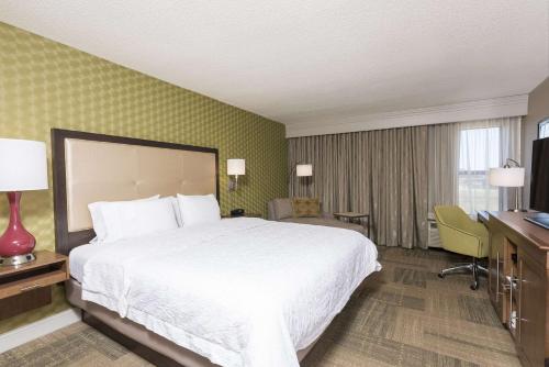 Μια τηλεόραση ή/και κέντρο ψυχαγωγίας στο Hampton Inn Mount Pleasant