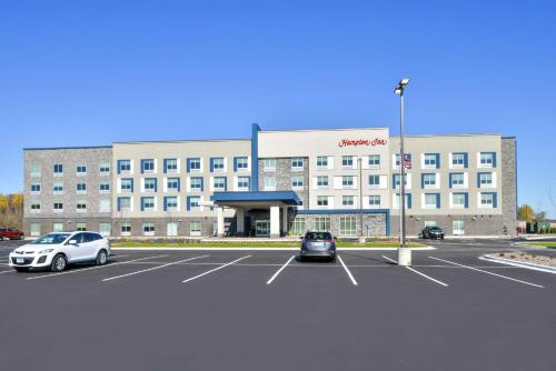 a large building with cars parked in a parking lot at Hampton Inn Lakeville Minneapolis, Mn in Lakeville