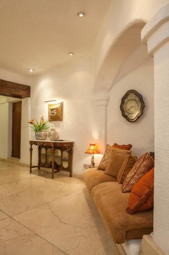 a living room with a couch and a table at Antara Hotel & Suites - Miraflores in Lima