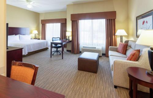 Ένα ή περισσότερα κρεβάτια σε δωμάτιο στο Homewood Suites New Brighton