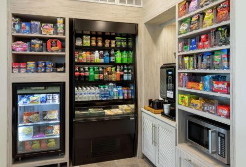 Kuchyň nebo kuchyňský kout v ubytování Hilton Garden Inn Minneapolis Saint Paul-Shoreview