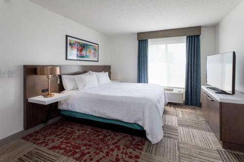 Postel nebo postele na pokoji v ubytování Hilton Garden Inn Minneapolis Saint Paul-Shoreview