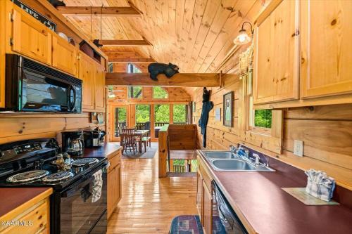 Cubby Bear Smoky Mountain Cabin - Summer Specials! photo 6