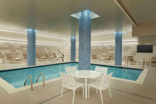 Embassy Suites By Hilton Minneapolis Downtown Hotel Image