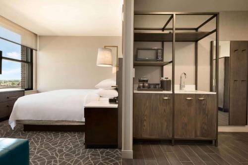 Embassy Suites By Hilton Minneapolis Downtown Hotel Image